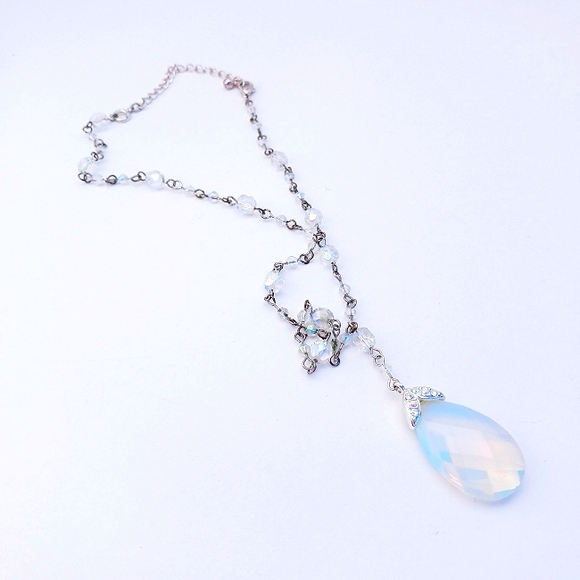 AVON PENDANT NECKLACE Opalescent blue white silvertone vintage adjustable t… - Picture 6 of 13
